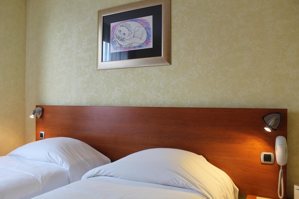 In Situ Hotel Валансьен Экстерьер фото